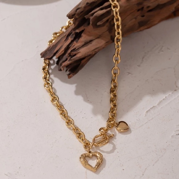 💛18K gold plated heart ❤️ statement necklace - Picture 2 of 5